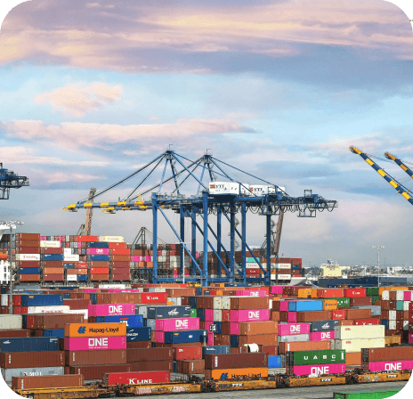 Kontainer di pelabuhan